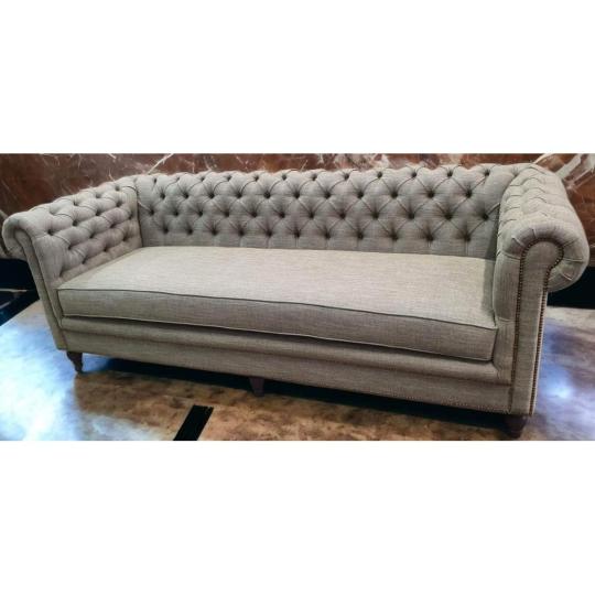 klasszikus chesterfield kanape szurke egyedi kanape gyartas klasszikus mediterran nappali ulogarnitura egyedi meret butorgyartas kenyelmes luxus minosegi.jpg